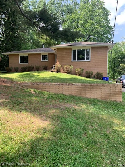 2660 Bowen Rd, Howell, MI 48855