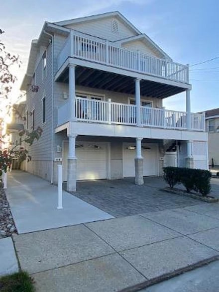 18 N Adams Ave, Margate City, NJ 08402