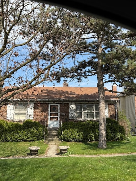 845 S Colfax Ave, Elmhurst, IL 60126
