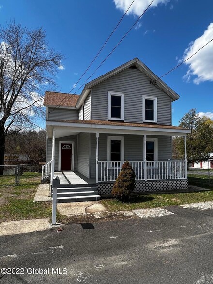22 West St, Mechanicville, NY 12118