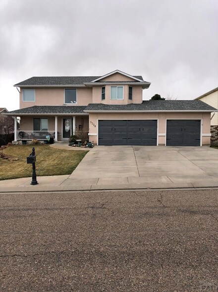 5328 Peregrine Dr, Pueblo, CO 81005