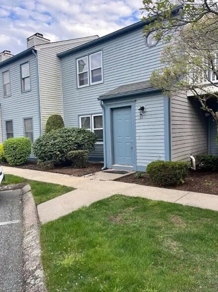 1 Willow Glen Cir Unit 53, Warwick, RI 02889