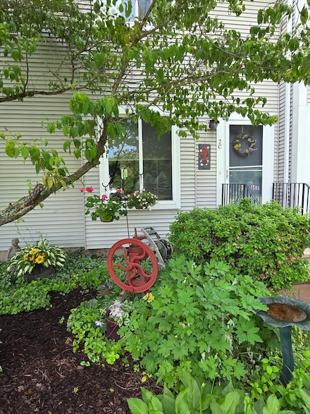 16 Seymour Rd Unit 2C, East Granby, CT 06026