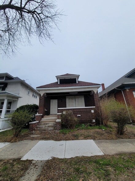 7633 S Eberhart Ave, Chicago, IL 60619