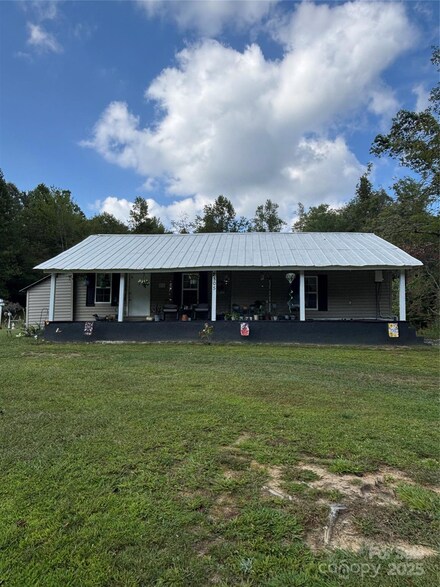 2805 H T Rd, Lenoir, NC 28645