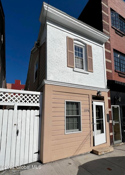 135 1/2 S Ferry St, Schenectady, NY 12305