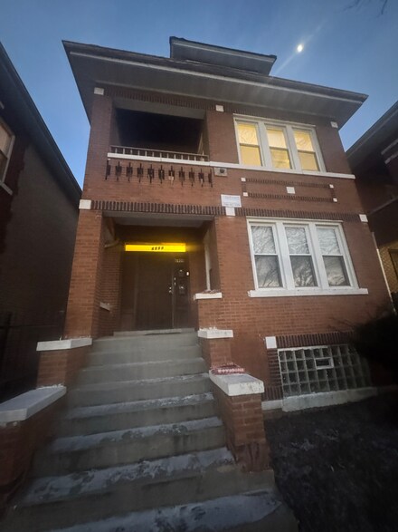 6929 S Artesian Ave, Chicago, IL 60629