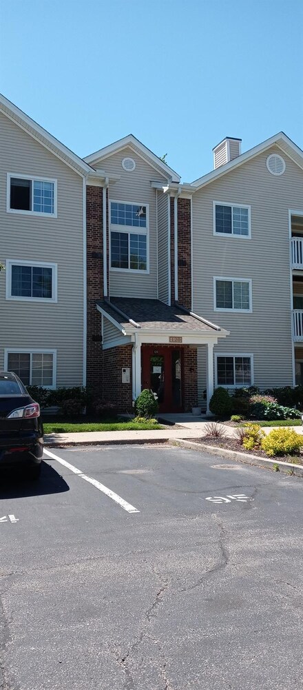 120 Carrington Ln Unit 104, Loveland, OH 45140