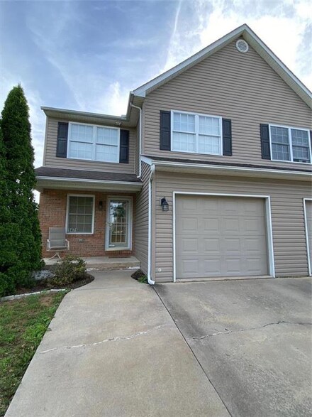 1471 Mohr Cir, Macungie, PA 18062