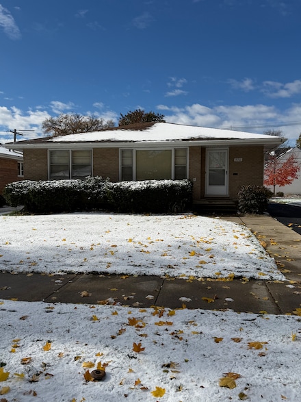 970 S Saylor Ave, Elmhurst, IL 60126