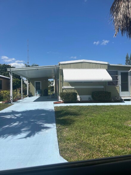 8 SE Hidalgo Ln, Port St. Lucie, FL 34952