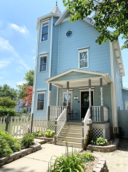 601 Nicholson St, Joliet, IL 60435