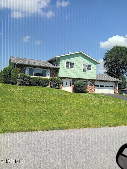 124 Maple Ct, Salix, PA 15952