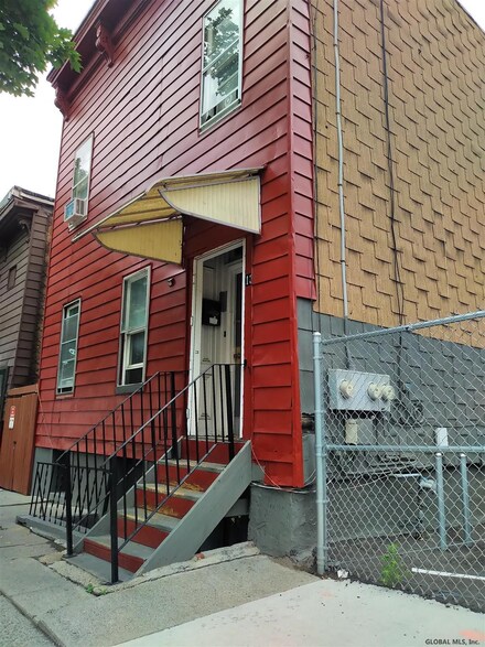 13 Sherman St, Albany, NY 12210
