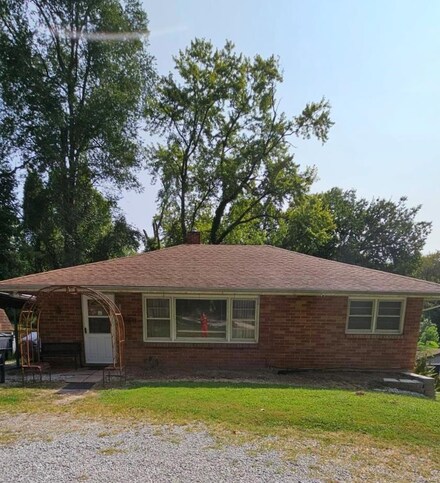1516 Pleasant View Dr, Fairview Heights, IL 62208