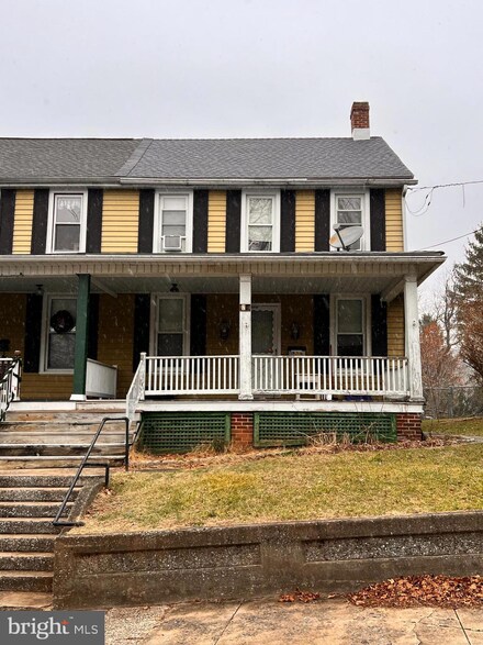 24 Glen Ave, Glen Rock, PA 17327