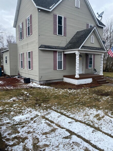 528 S James St, Goodland, IN 47948