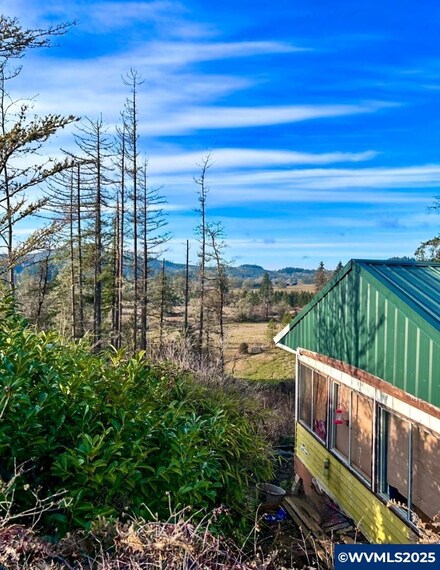 40227 Hilltop Dr, Lebanon, OR 97355