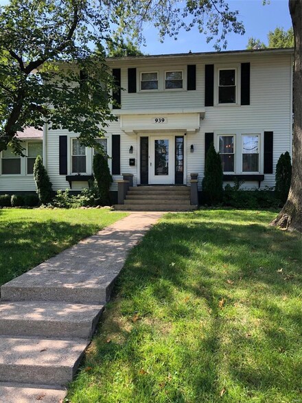 939 E Main St, Carlinville, IL 62626
