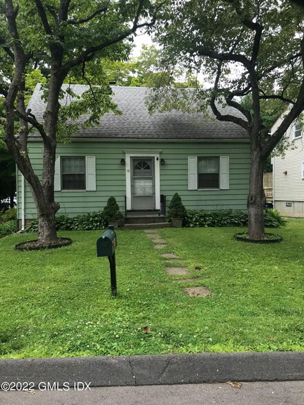 16 Homestead Ln, Greenwich, CT 06831