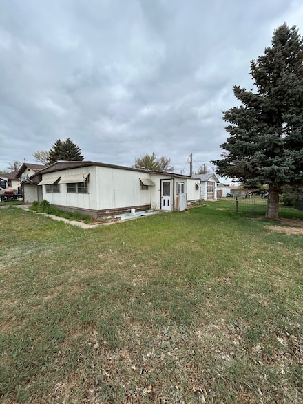 18 W Quincy Ave, Chester, MT 59522