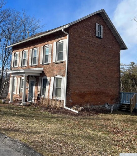 51 High St, Catskill, NY 12414