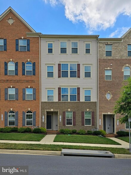 21921 Broadway Ave Unit 409F, Clarksburg, MD 20871