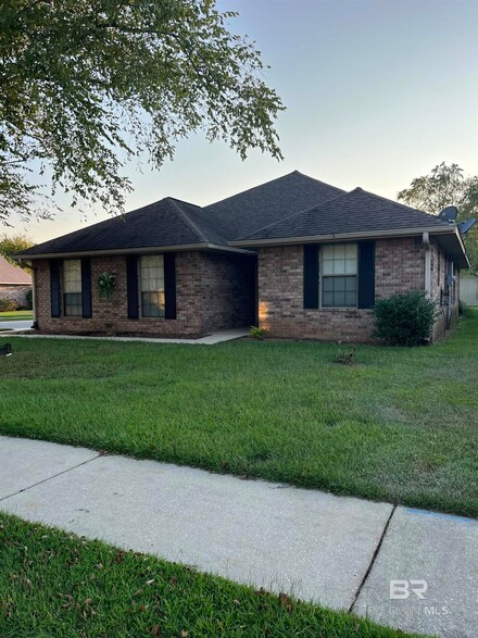 299 Ogden Ct, Foley, AL 36535