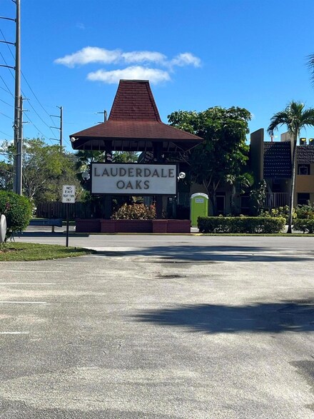 3091 NW 46th Ave Unit 102A, Lauderdale Lakes, FL 33313