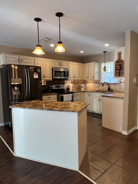 1068 County Rd, Kemp, TX 75143