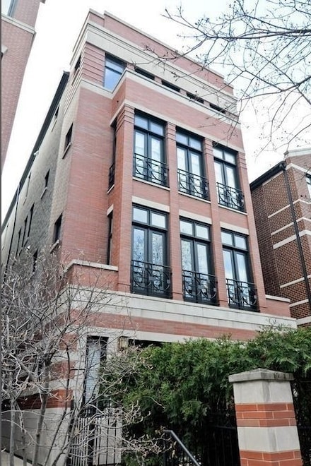 2850 N Burling St Unit 2, Chicago, IL 60657
