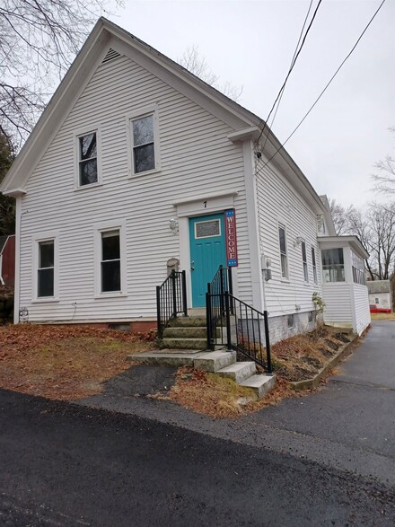 7 Maple St, Winchester, NH 03470