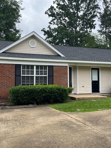 106 Cove Landing Dr, Thomasville, GA 31792