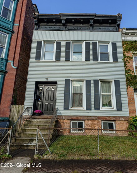 363 3rd St, Troy, NY 12180