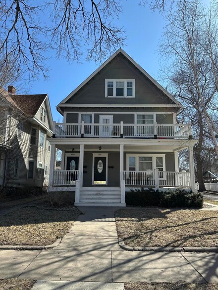 907 S Washington St, Aberdeen, SD 57401