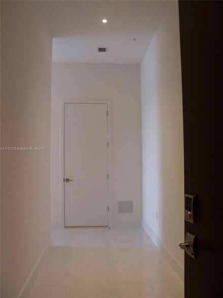 301 Altara Ave Unit 313, Coral Gables, FL 33146