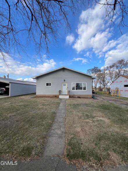 1324 5th Ave, Washburn, ND 58577