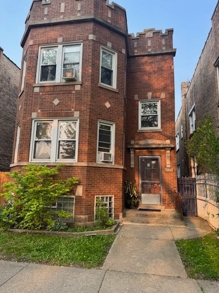 5829 N Washtenaw Ave, Chicago, IL 60659