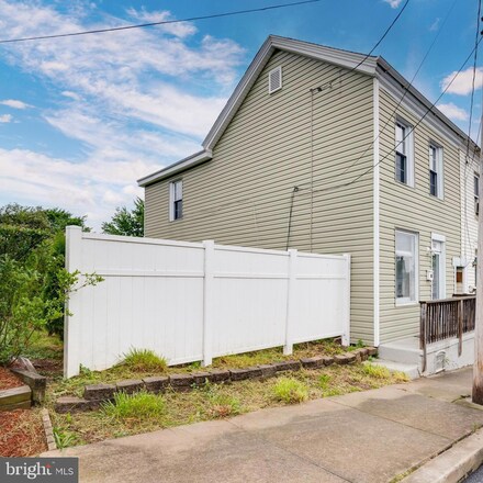 137 W Walnut St, Kutztown, PA 19530