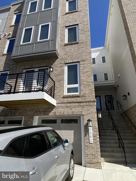 1362 Rail Stop Dr, Woodbridge, VA 22191