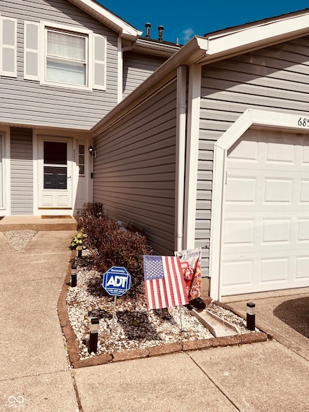 6853 Cross Key Dr, Indianapolis, IN 46268