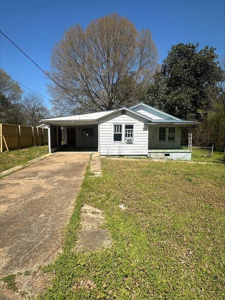 218 W Rasch Rd, Florence, AL 35633