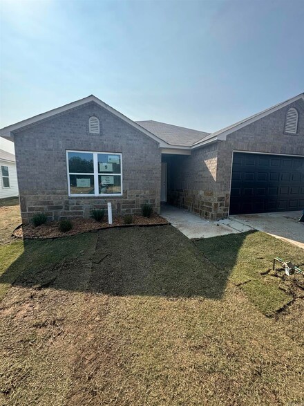 1279 Agogo Ln, Conway, AR 72034