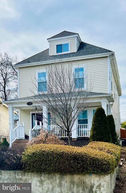 4006 37th St, Mount Rainier, MD 20712