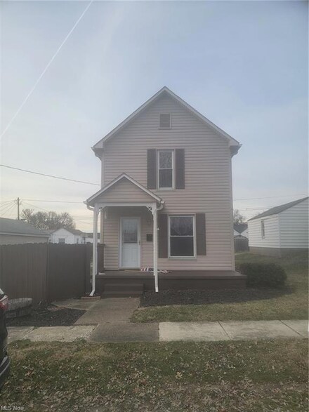 1620 Vine St, Coshocton, OH 43812