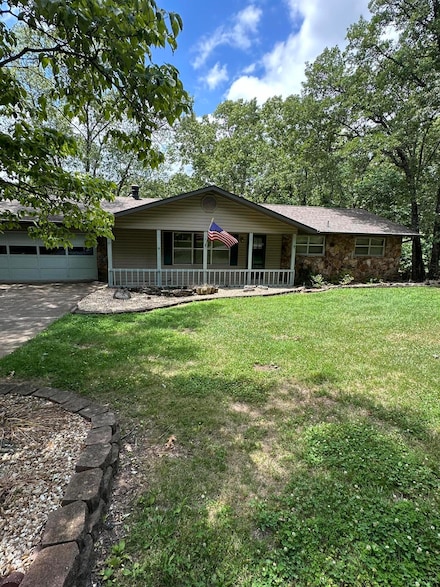 2 Mcguire Dr, Kimberling City, MO 65686