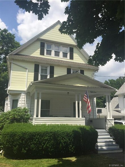 84 Lake St, Perry, NY 14530