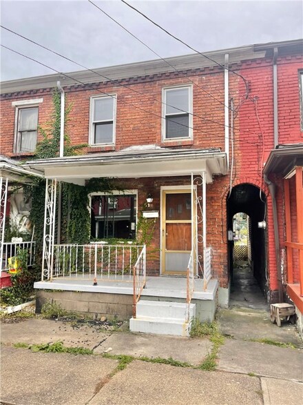 31 Center St, Natrona Heights, PA 15065