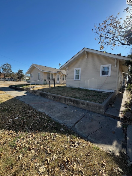 213 E 1st Ave, Hutchinson, KS 67501