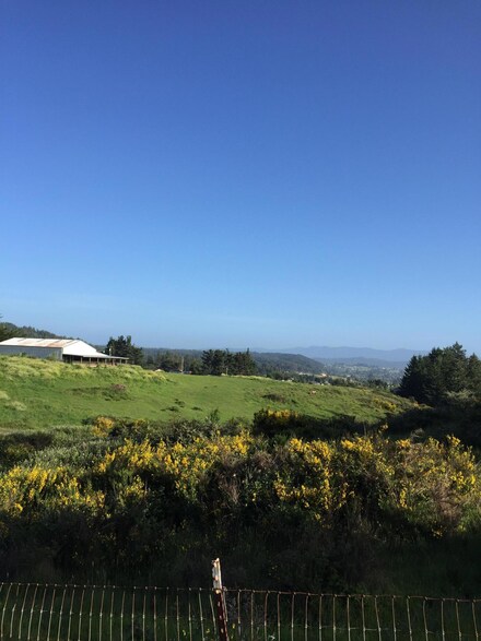 2870 Nelson Ln, Fortuna, CA 95540